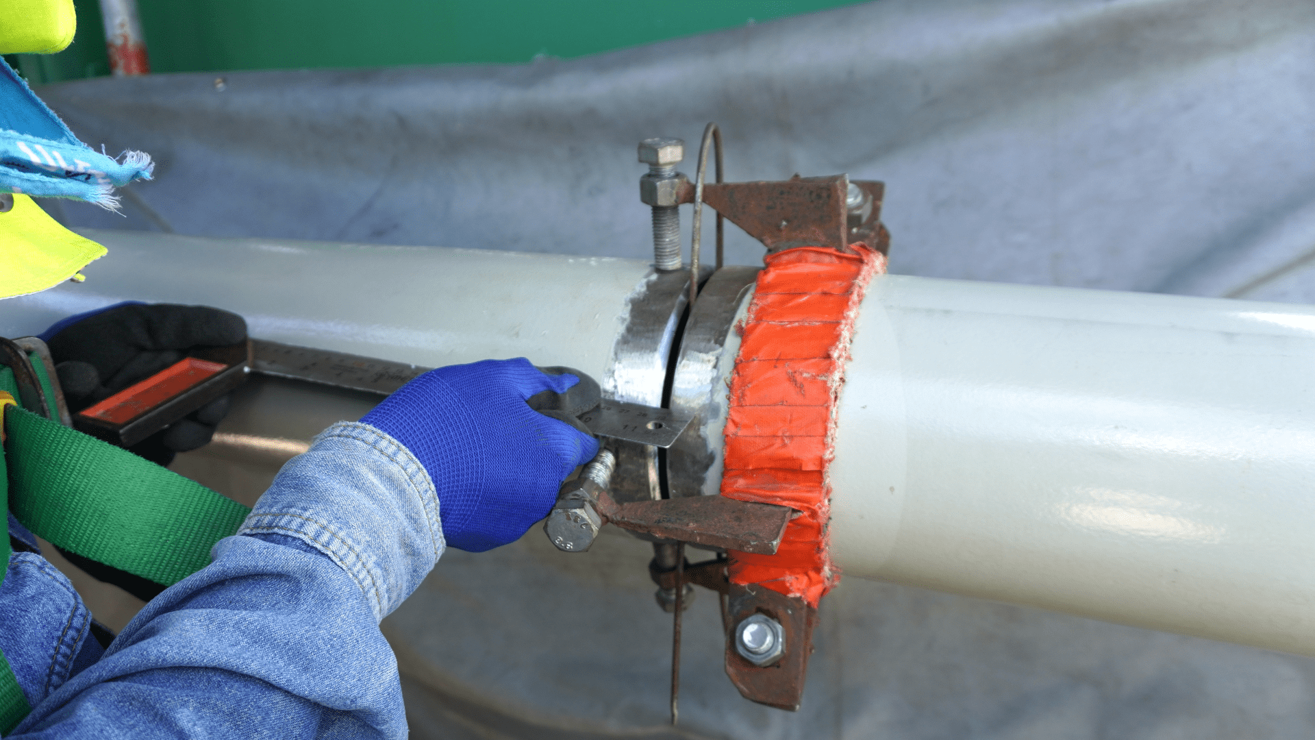 Pipe clearance fabrication clamps